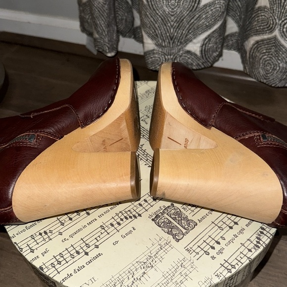 Dolce Vita Arlynn Dark Brown Leather High Heel Booties - Picture 7 of 9